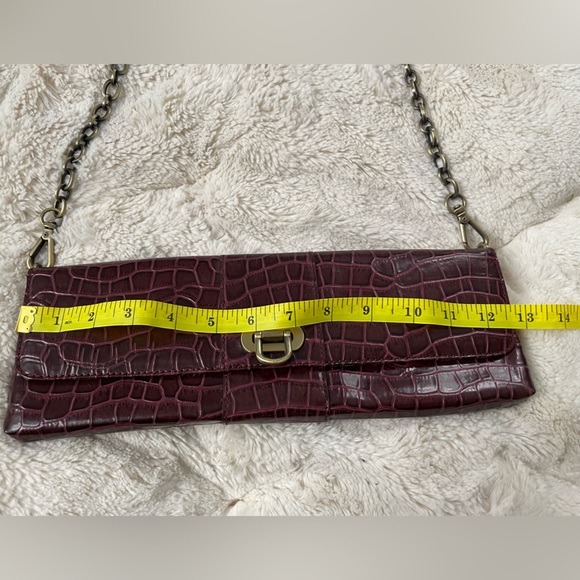 Love this alligator inspired deep rich burgundy bag -Nine West w/shoulder chain! - Picture 3 of 9